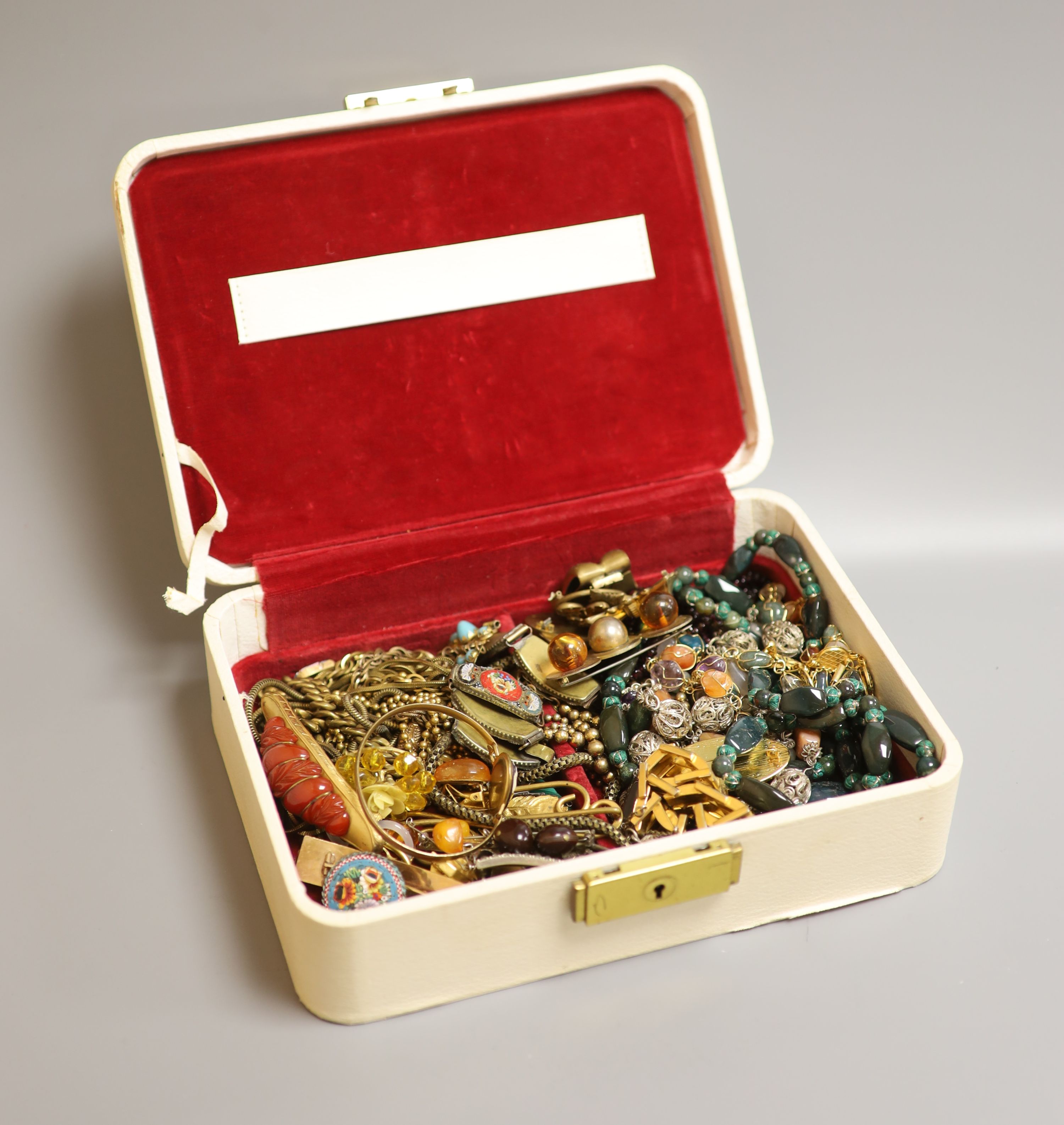A group of assorted costume jewellery including gilt metal and hardstone necklace.
